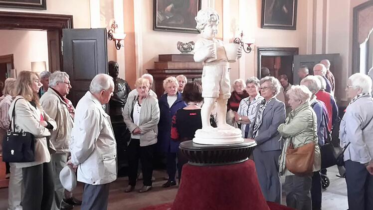 Die Bad Brückenauer Senioren fuhren zum Bad Kissinger Museum: Die Gäste aus der Rhön informierten sich bei ihrem Rundgang durch die Bismarck-Ausstellung. Foto: Rolf Pralle