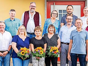 Das Gruppenbild zeigt einen Teil der Geehrten.