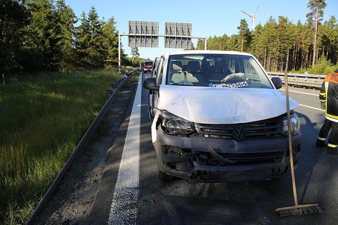 Hof: Schwerer Auffahrunfall auf der A72 bei Trogen