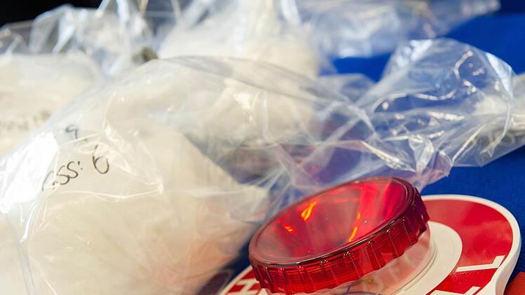 Größere Mengen Crystal Meth sollen die Angeklagten in Tschechien besorgt und diesseits der Grenze verkauft haben.Marc Müller, dpa