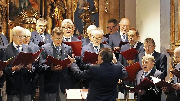 Zu Gast in Herrnsdorf: der Männerchor der Sängerlust Zentbechhofen unter der Leitung von Vitus Kramer