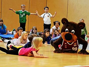 Das "ballübergreifende Training mit basketballerischen Elementen" machen den Kleinen großen Spaß. Fotos: Sportpress/Andrea Spörlein