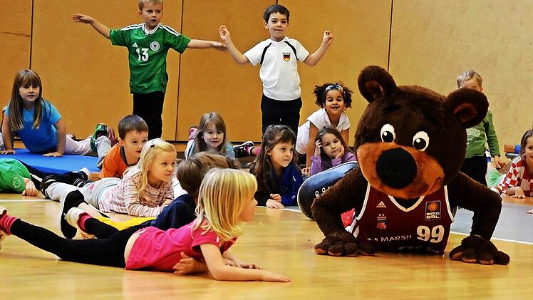 Das "ballübergreifende Training mit basketballerischen Elementen" machen den Kleinen großen Spaß. Fotos: Sportpress/Andrea Spörlein