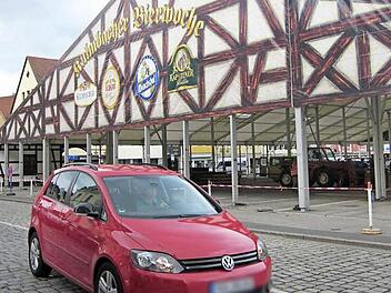 Die Außenhülle des Kulmbacher Bierstadels steht schon fast - am Samstag, 26. Juli, beginnt das Bierfest. Foto: Stephan Tiroch