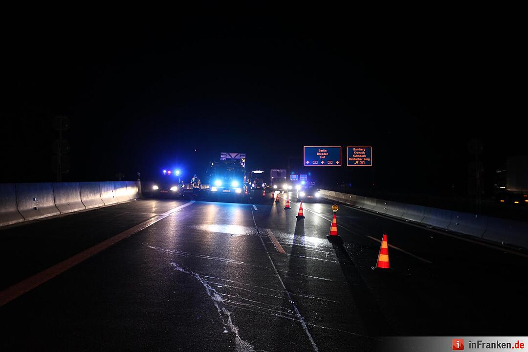 Begleitfahrzeug eines Schwertransporters brennt komplett aus