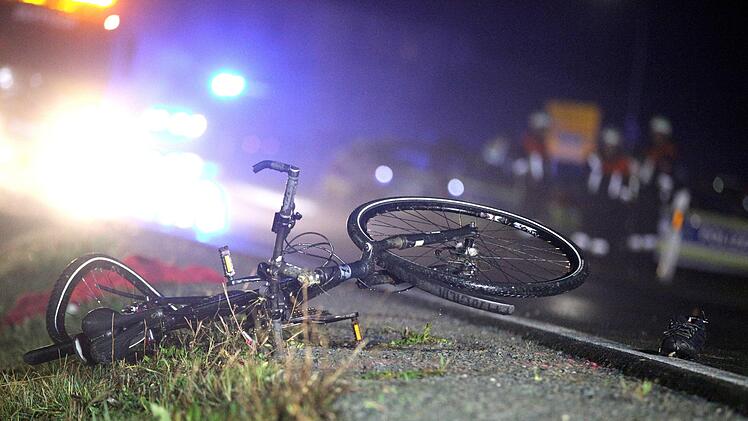 Ein Radfahrer ist am Dienstagmorgen schwer verletzt auf der Straße liegend gefunden worden. Symbolfoto: NEWS5 / Herse