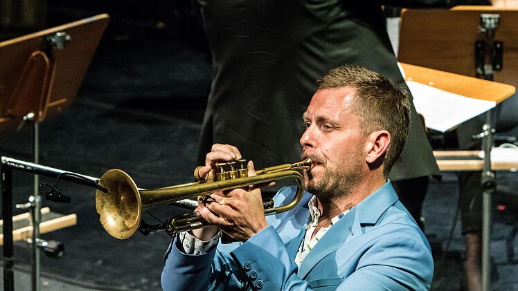 Spitzenklasse: Nils Wülker, einer der führenden Trompeter der internatinalen Jazz-Szene, war Stargast beim Festival "It'z Jazz" und faszinierte auch beim gemeinsamen Auftritt mit dem Philharmonischen Orchester.