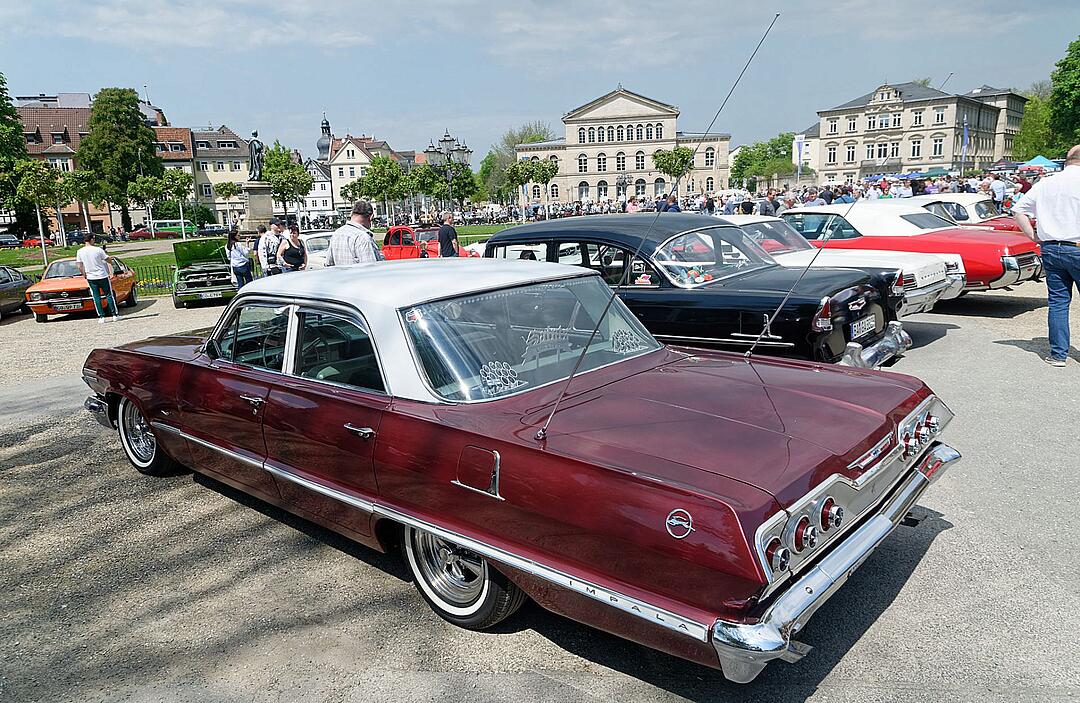 Über 500 Autos zogen Besucher aus nah und fern an