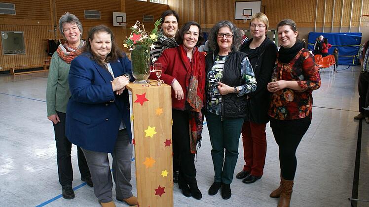 Das Kollegium (von links): Plümke, Rödel, Ziegert, Helfrich, Krug, Heinle, Schöberl. Foto: Grundschule Zeitlofs