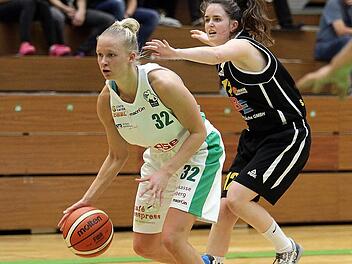 Ieva Jansone (vorne) hofft, dass die Mannschaft nach den beiden Heimniederlagen wieder eng zusammenr&uuml;ckt. Foto: sportpress