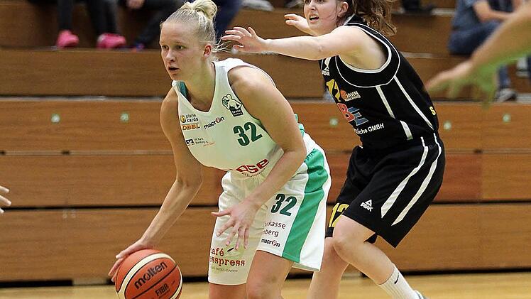 Ieva Jansone (vorne) hofft, dass die Mannschaft nach den beiden Heimniederlagen wieder eng zusammenr&uuml;ckt. Foto: sportpress