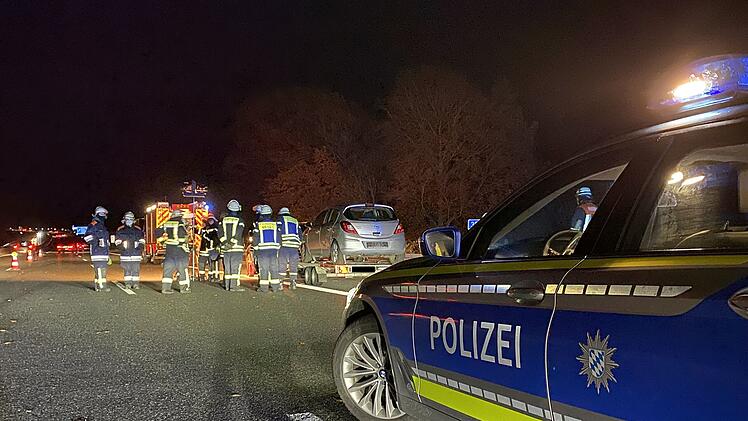Mann nach Autopanne von Fahrzeug erfasst: Unfallfahrer fl&uuml;chtet