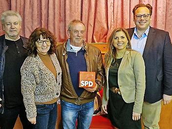 Kreisvorsitzender Fritz Müller, MdB und stellvertretende Vorsitzende Martina Stamm-Fibich, Kassier Norbert Geyer, Landtagskandidatin und neue Beisitzerin Claudia Belzer, stellvertretender Vorsitzender und Bezirkstagskandidat Christian Pech (von li...