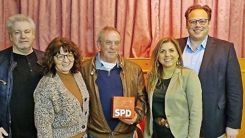 Kreisvorsitzender Fritz Müller, MdB und stellvertretende Vorsitzende Martina Stamm-Fibich, Kassier Norbert Geyer, Landtagskandidatin und neue Beisitzerin Claudia Belzer, stellvertretender Vorsitzender und Bezirkstagskandidat Christian Pech (von li...