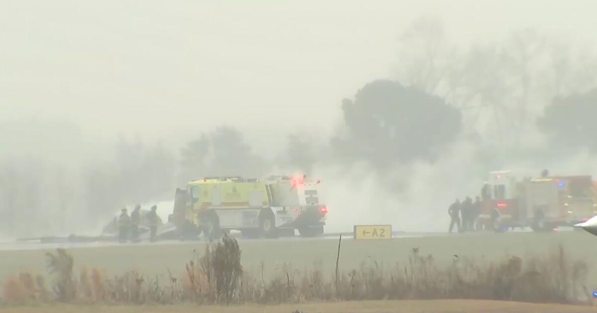 Flugzeug-am-Regionalflughafen-in-North-Carolina-abgest-rzt