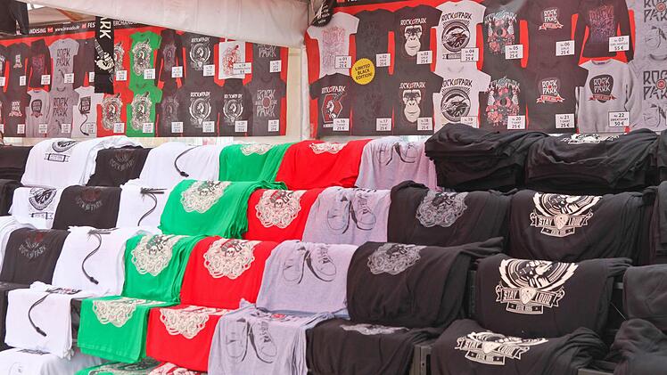 T-Shirts gibt's jede Menge zu kaufen.