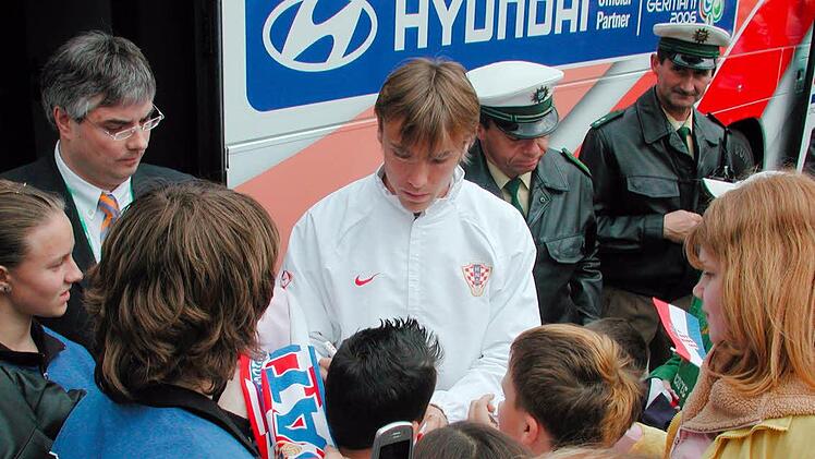 Und so war die Stimmung damals: Schätzungsweise 3500 Fans kamen zum Empfang für die kroatische Nationalmannschaft am 5. Juni 2006 nach Bad Brückenau. Foto: Ralf Ruppert/Archiv Saale-Zeitung