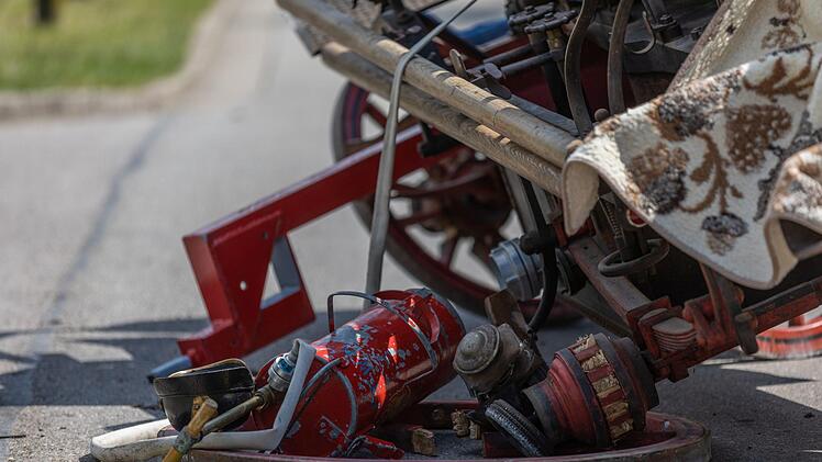 Am Unfall war demnach eine altertümliche Feuerwehrspritze beteiligt. Foto: Goppelt/News5