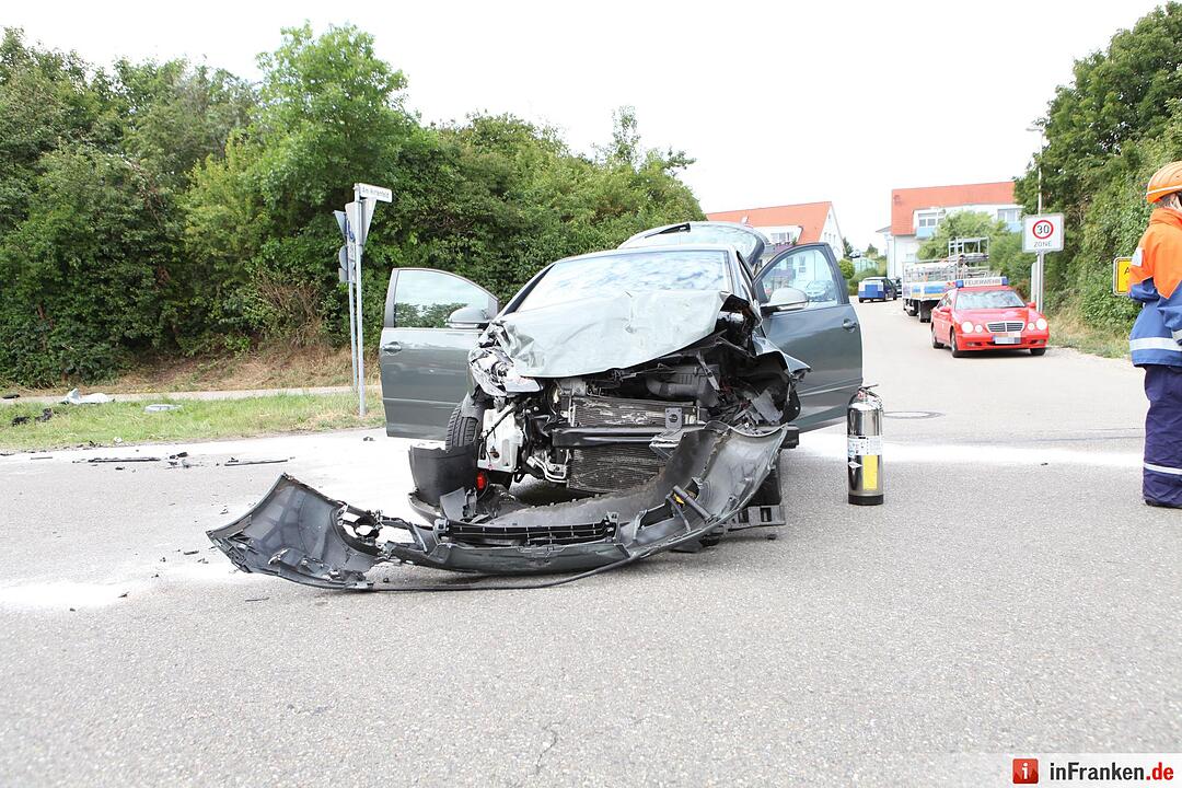 Unfallserie mit sieben schwerverletzten Personen innerhalb von einer Stunde