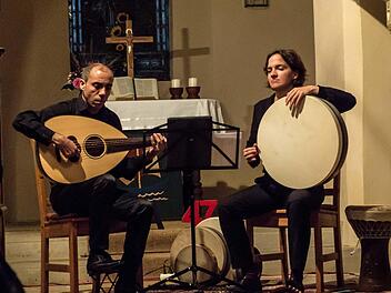Der Lautenvirtuose Nehad el Sayed und die Perkussionistin Nora Thiele begeisterten bei ihrem Konzert in der Johanneskirche Elsa.Foto: Jochen Berger
