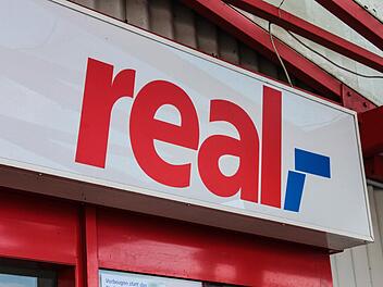 Ein Würzburger Student erstattet Strafanzeige wegen Volksverhetzung gegen die Einzelhandelskette Real. Es geht um Wehrmacht-Fanartikel im Shop. Symbolfoto: Christopher Schulz