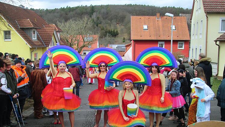 Wo der Regenbogen die berührt liegt ein Topf voller Goldstücke. Winfried Ehling