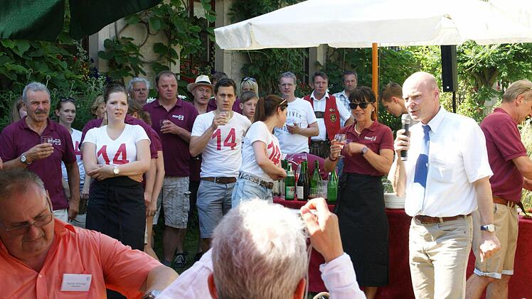 Sehr beeindruckt war der Leiter der Landeskommission Günter Knüppel. Foto: Sabine Weinbeer