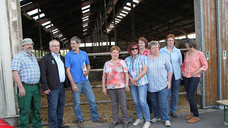 Eine Delegation des Bayerischen Bauernverbandes besuchte den Grundhof in Breitenbach. Foto: Ulrike Müller