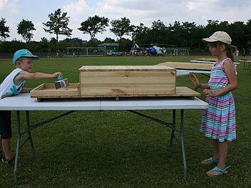 Linus Fischer und Luisa Schubert waren begeistert vom Airhockey.Maria L&ouml;ffler