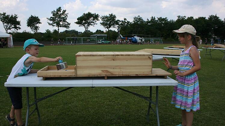 Linus Fischer und Luisa Schubert waren begeistert vom Airhockey.Maria L&ouml;ffler