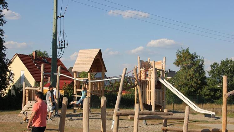 Rund 48 000 Euro investierte der Markt Küps in den neuen Spielplatz im Baugebiet "Melm II".  Fotos: Veronika Schadeck