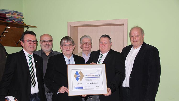 Bei der Verleihung der Goldene Raute (von links):  Reiner Borst, Bürgermeister Franz Kuhn, Kreis-Ehrenamtsbeauftragter Klaus Eisenmann,                                          Ehrenmitglied Paul B. Küthe, Vorsitzender Jochen Straub und Kreisvorsitzender Rainer Lochmüller. Hilmar Ruppert