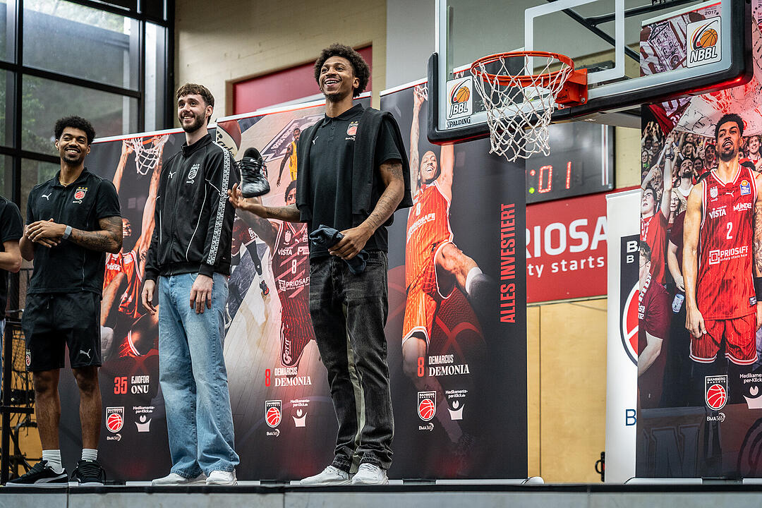 Freak City feiert seine Pokal-Helden.