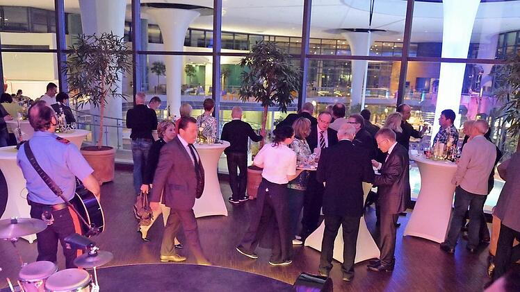 In einer lockeren Atmosphäre wurde am Freitagabend der 10. Geburtstag der "KissSalis"-Therme in Bad Kissingen gefeiert.