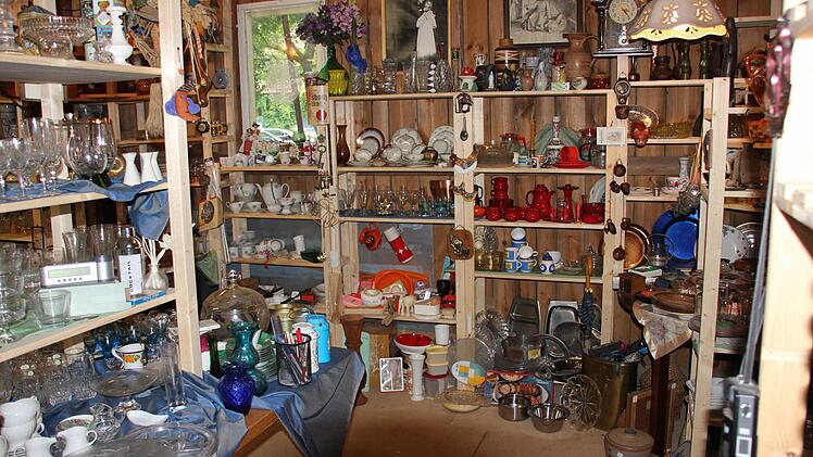 Von Tiffany über Porzellan und Glas - alles ist im Trödelladen zu finden.Foto: Ralf Kestel