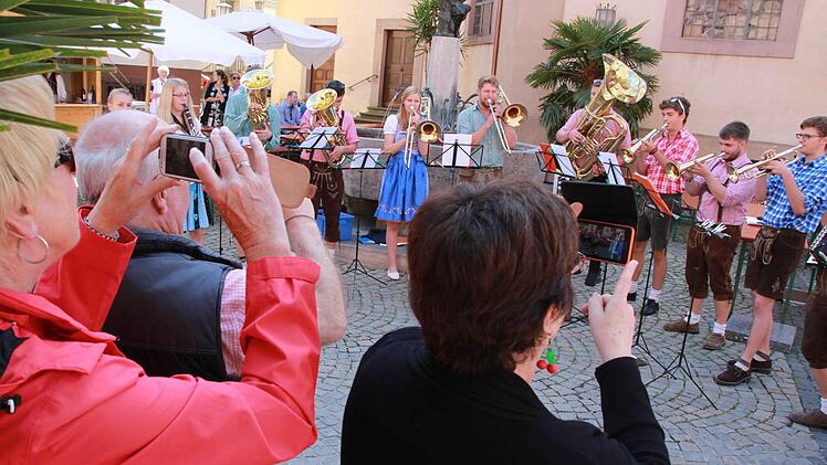 Impressionen vom Frühshoppen mit den Gästen der Städtepartnerschaft beim Rakoczyfest 2015 in Bad Kissingen. Foto: Carmen Schmitt