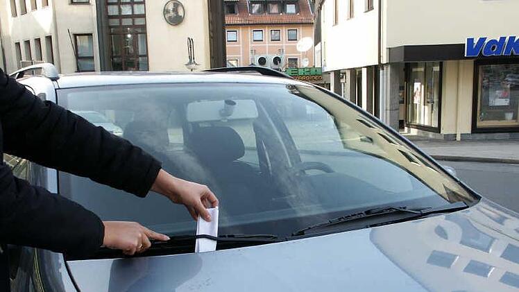 Falschparker in Weisendorf müssen bald mit einer stärkeren Überwachung rechnen.  Foto: Archiv/gf