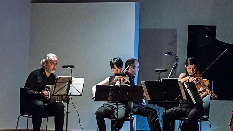 Das Flex Ensemble gastierte beim Festival Klanggrenzen in Coburg. "Tango Night - Tango trifft Video" lautete das Motto des Abends im großen Saal des Pfarrzentrums St. Augustin.Foto: Jochen Berger