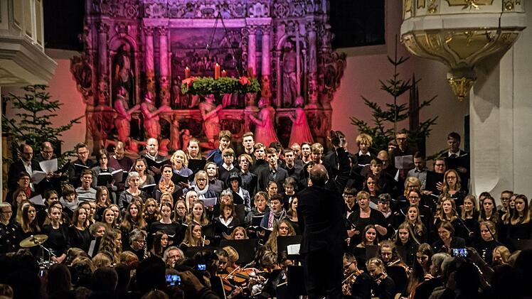 Eindrucksvoll: musikalische Weihnachtsandacht des Gymnasiums Albertinum in der Morizkirche CoburgFoto: Jochen Berger