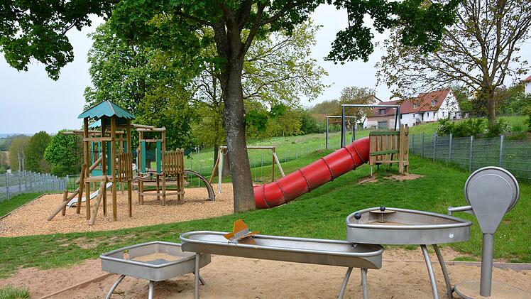 Der neue Spielplatz in Haard ist fertig. Er soll  eingeweiht werden, sobald das Wetter besser ist.   Arthur Stollberger