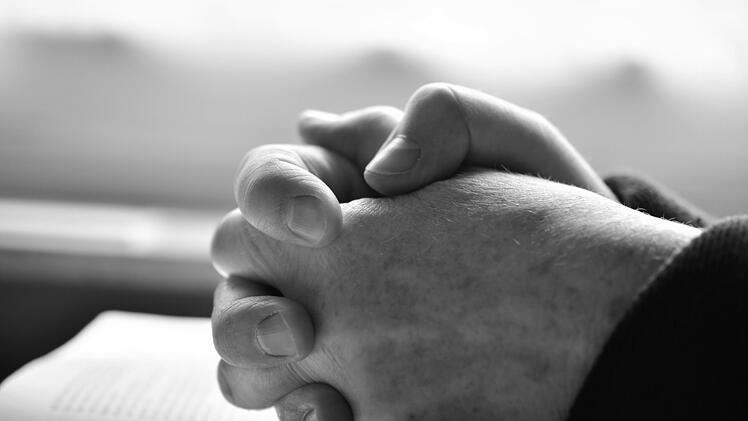 Symbolbild: gefaltete Hände