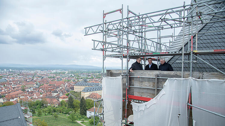 Kloster St. Michael: Die obersten  Gerüstlagen werden abgebaut