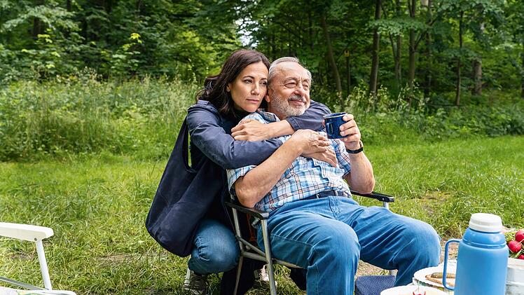 Maja (Bettina Zimmermann) versöhnt sich mit ihrem Vater Bernd (Wolfgang Stumph). Er trauert um seine kürzlich verstorbene Frau, die bei einer lebensnotwendigen Herz-OP starb. Lange gab er Maja die Schuld daran, weil sie die OP unterstützte, und sah nicht, dass auch sie unter dem Tod ihrer Mutter leidet.