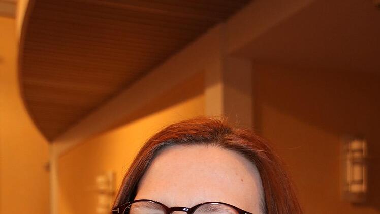 Für die neue Kurdirektorin war  der diesjährige Neujahrsempfang ihr erster als Geschäftsführerin der Staatsbad GmbH. "Es gibt einfach so viele Anlässe und so viele Dinge zu entdecken", fasst sie ihre Eindrücke im neuen Amt zusammen. Bei ihrem ersten Besuch sei sie noch über den Namen Tattersall gestolpert, mittlerweile kenne sie die Schreibweise. Auch wenn sie immer mehr bekannte Gesichter sehe, gebe es doch täglich neue Eindrücke in der Stadt.