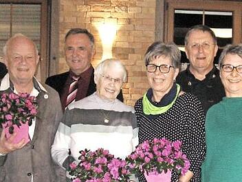 Ehrungen beim Gartenbauverein Kulmbach-Metzdorf; im Bild (von links) Stefan Bergmann, Herbert D&ouml;rfler, Ingo Lehmann, Hans-Ulrich Nitsche, G&uuml;nter Reif, Karin Melcher, Karin Geyer, Henry Schramm, Ingrid Sesselmann, Klaus Eichner und Robert Hansl Foto: privat