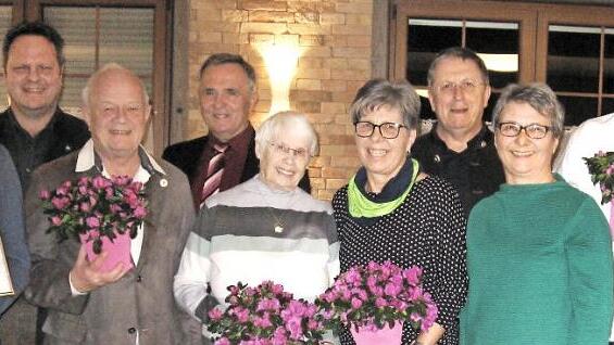 Ehrungen beim Gartenbauverein Kulmbach-Metzdorf; im Bild (von links) Stefan Bergmann, Herbert D&ouml;rfler, Ingo Lehmann, Hans-Ulrich Nitsche, G&uuml;nter Reif, Karin Melcher, Karin Geyer, Henry Schramm, Ingrid Sesselmann, Klaus Eichner und Robert Hansl Foto: privat