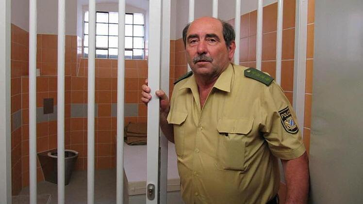 ur Besichtigung der Polizeistation Bad Staffelstein lädt Polizeihauptmeister Roland Scholte am 6. Juni ein. Foto: Monika Schütz