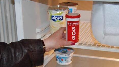 Die Rettungsdose im Kühlschrank wurde dem Zeitlofser Marktgemeinderat vorgestellt. Foto: Sigismund von Dobschütz