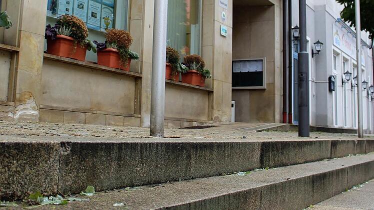 In der Innenstadt gibt es bedingt durch die Hanglage viele Treppenstufen. Da nützt eine behindertengerechte Toilette wenig, wenn man den Hang als Rollstuhlfahrer nicht ohne Hilfe hinaufkommt. Foto: Julia Raab