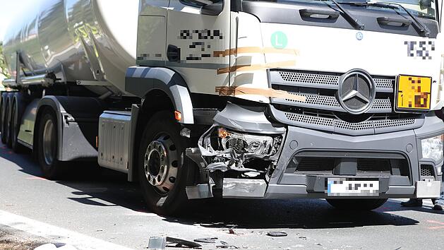 Biker stirbt bei Unfall mit Lkw im Kreis Aschaffenburg